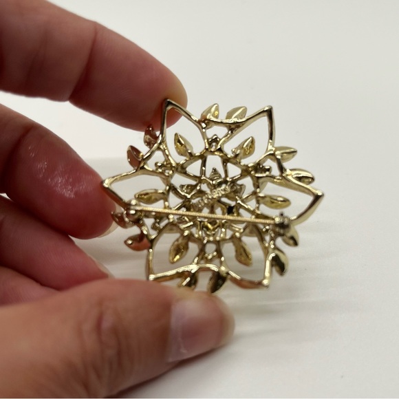 Vintage 1962 Gold Tone Sarah Coventry Brooch Pin - Picture 4 of 7